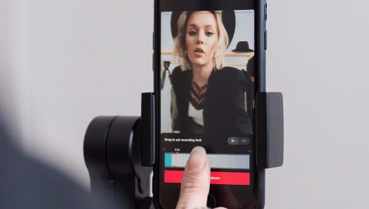 TikTok trova il modo per identificare video e foto modificati con IA